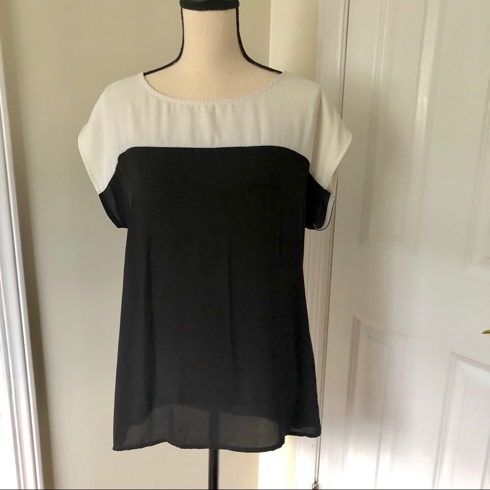 Banana Republic Black/Ivory colorblock top, M